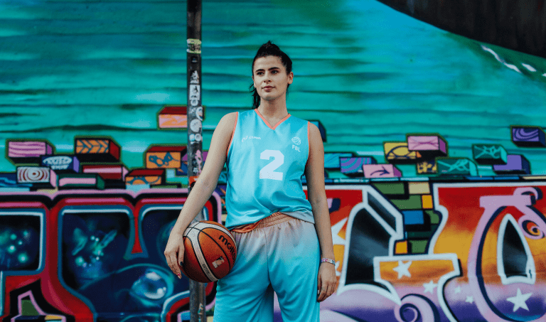 Basketballtrikots Frau Closeup Front